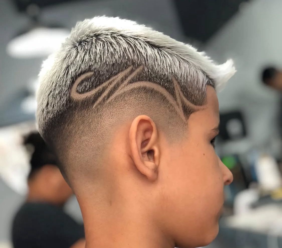 Corte baixo com riscos